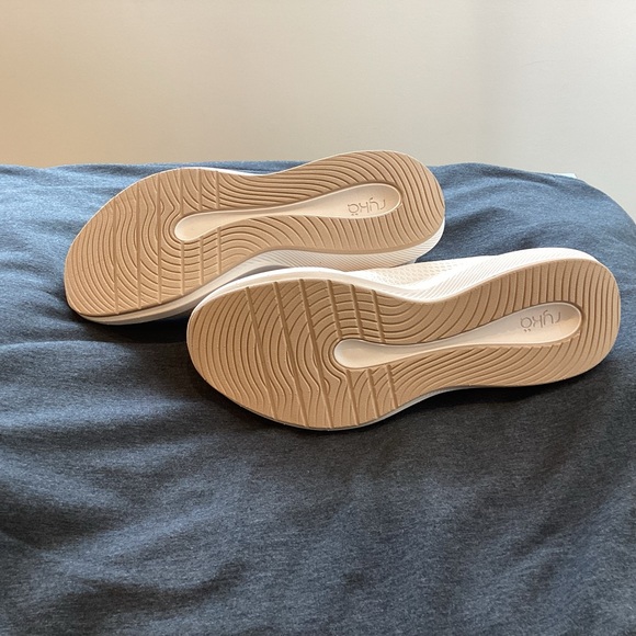 Ryka Fling Slip on9.5 Wide  Sneaker Shoe White - Picture 9 of 14